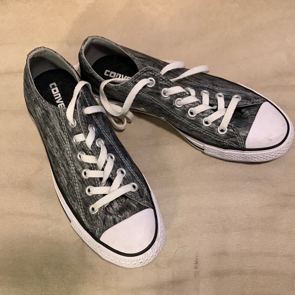 Converse women’s Sz 8